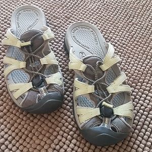 KEEN sandles size 8